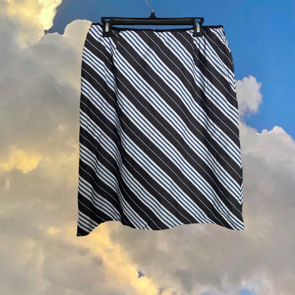 Liz Claiborne Blue Striped Skirt: Size 14
